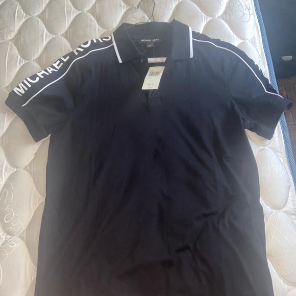 Brand new Michael kors short sleeves - Picture 3 of 5